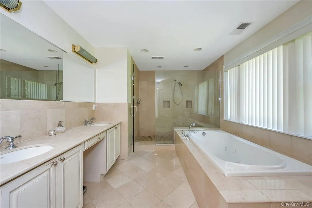 696 Ridgeway, White Plains, NY, 5 Bedrooms Bedrooms, 14 Rooms Rooms,4 BathroomsBathrooms,Residential Lease,For Rent,Ridgeway,0,963186 696 Ridgeway, White Plains, NY, 5 Bedrooms Bedrooms, 14 Rooms Rooms,4 BathroomsBathrooms,Residential Lease,For Rent,Ridgeway,0,963186