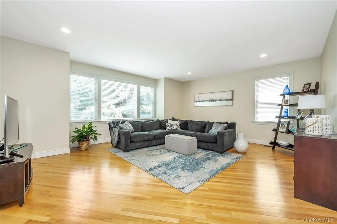 696 Ridgeway, White Plains, NY, 5 Bedrooms Bedrooms, 14 Rooms Rooms,4 BathroomsBathrooms,Residential Lease,For Rent,Ridgeway,0,963186 696 Ridgeway, White Plains, NY, 5 Bedrooms Bedrooms, 14 Rooms Rooms,4 BathroomsBathrooms,Residential Lease,For Rent,Ridgeway,0,963186