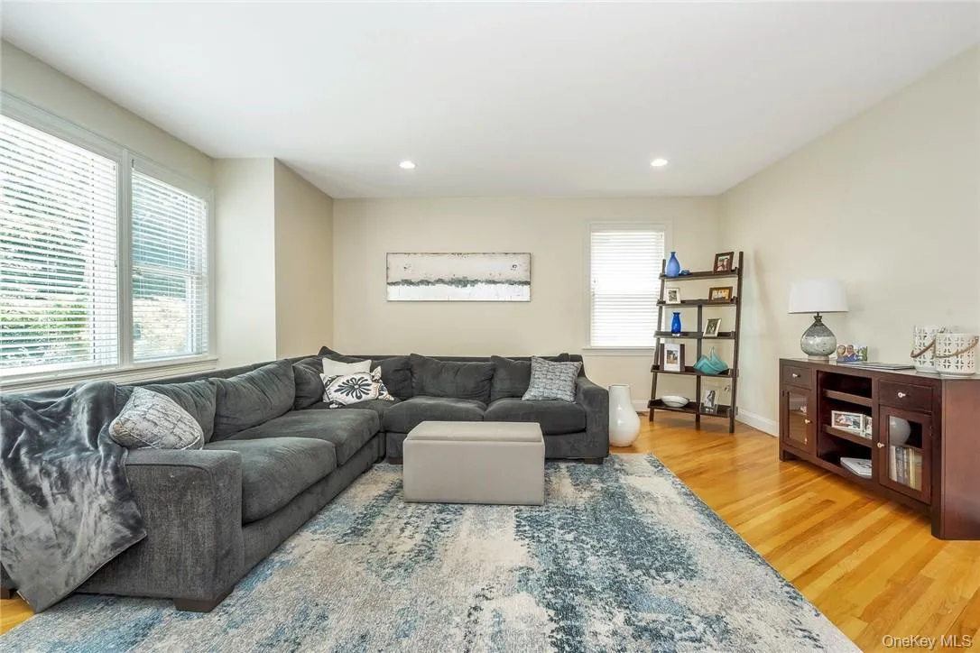 696 Ridgeway, White Plains, NY, 5 Bedrooms Bedrooms, 14 Rooms Rooms,4 BathroomsBathrooms,Residential Lease,For Rent,Ridgeway,0,963186 696 Ridgeway, White Plains, NY, 5 Bedrooms Bedrooms, 14 Rooms Rooms,4 BathroomsBathrooms,Residential Lease,For Rent,Ridgeway,0,963186