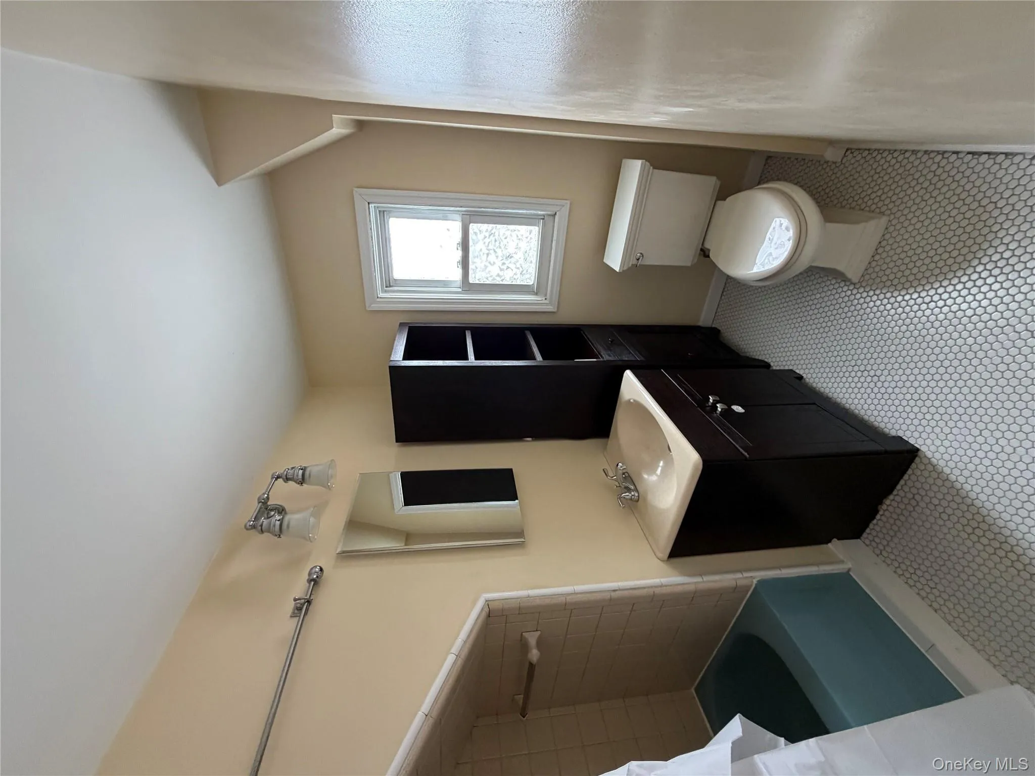 32 Fountain Place, Poughkeepsie, NY, 1 Bedroom Bedrooms, 8 Rooms Rooms,1 BathroomBathrooms,Residential Lease,For Rent,Fountain,0,963246 32 Fountain Place, Poughkeepsie, NY, 1 Bedroom Bedrooms, 8 Rooms Rooms,1 BathroomBathrooms,Residential Lease,For Rent,Fountain,0,963246