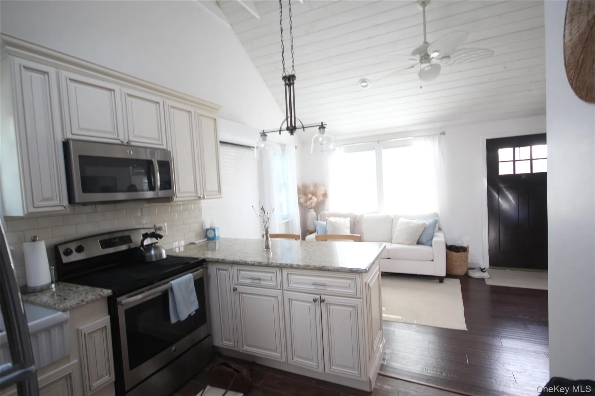 49 Fanning, Southampton, NY, 1 Bedroom Bedrooms, 2 Rooms Rooms,1 BathroomBathrooms,Residential Lease,For Rent,Fanning,0,963250 49 Fanning, Southampton, NY, 1 Bedroom Bedrooms, 2 Rooms Rooms,1 BathroomBathrooms,Residential Lease,For Rent,Fanning,0,963250