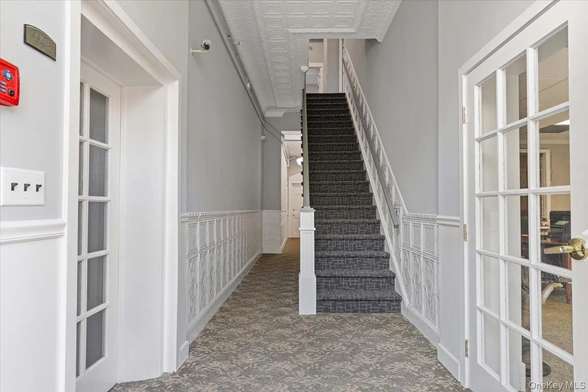 Building Entry & Staircase – Bright, freshly updated common hallway with classic details and staircase access. Building Entry & Staircase – Bright, freshly updated common hallway with classic details and staircase access.