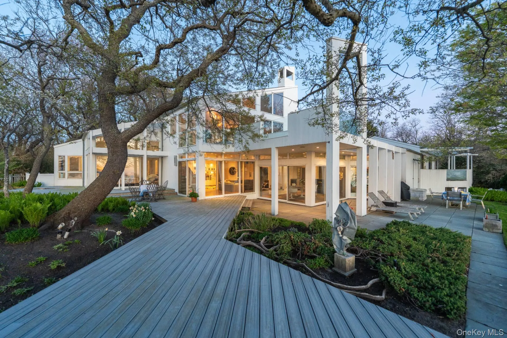 Originally designed and built by architect Sanford Hanuer Originally designed and built by architect Sanford Hanuer