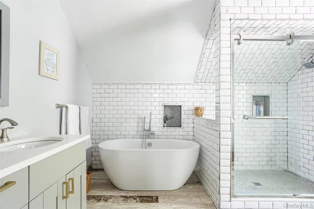 Primary ensuite Primary ensuite