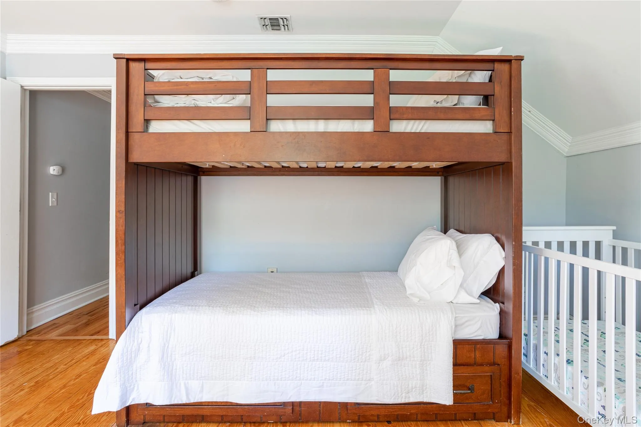 Bunk room (4 Twin sized beds) Bunk room (4 Twin sized beds)
