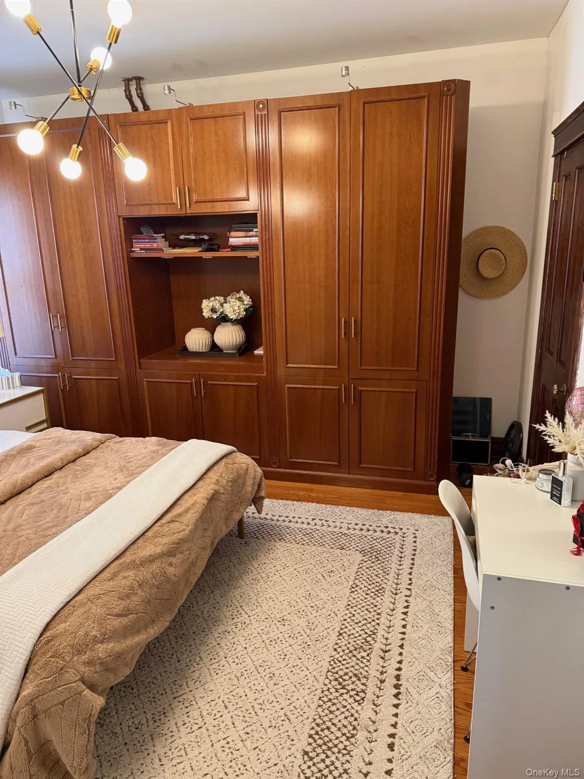 Storage Unit in 1st Floor Main Bedroom Storage Unit in 1st Floor Main Bedroom