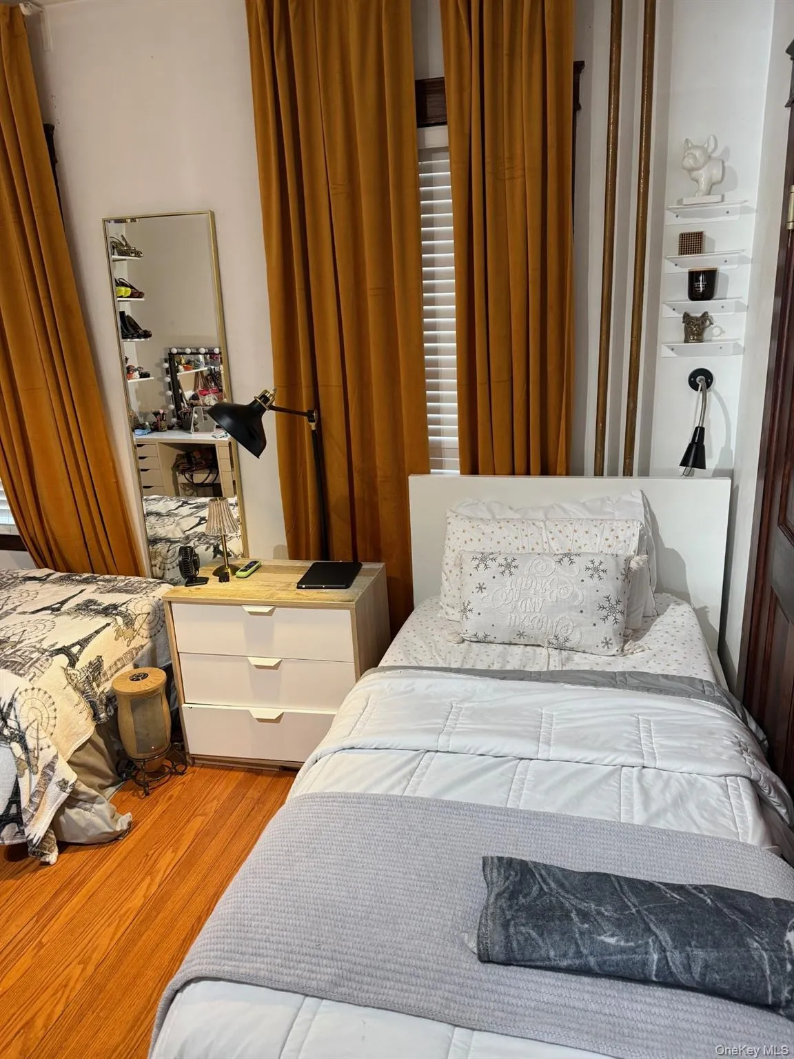 Possible Bedroom/Den/Office/ Possible Bedroom/Den/Office/