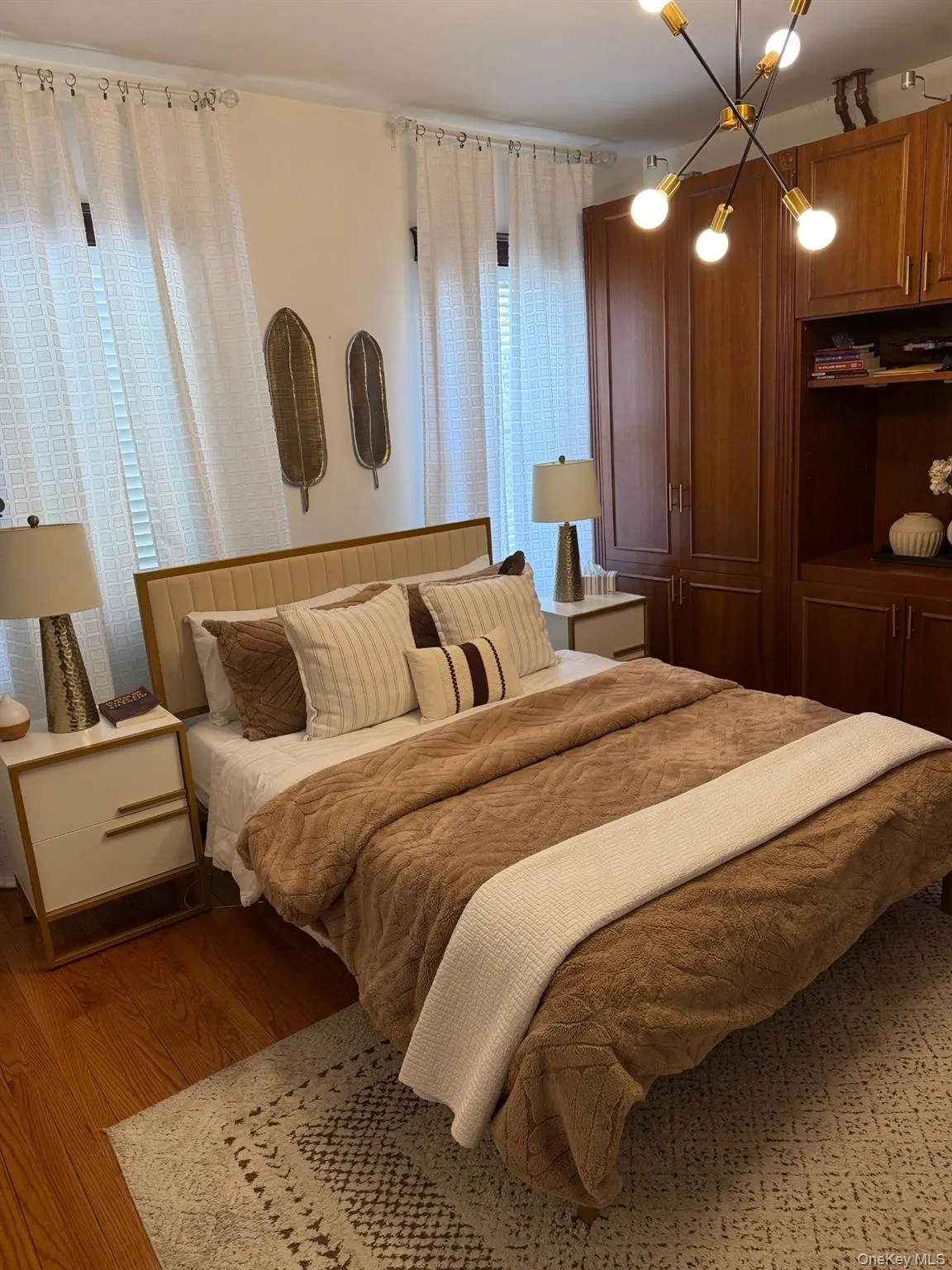 1st Floor Main Bedroom 1st Floor Main Bedroom