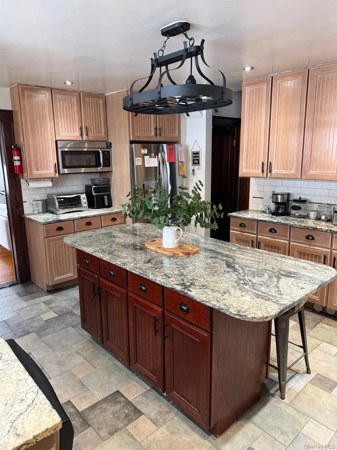 Eat-in kitchen island Eat-in kitchen island