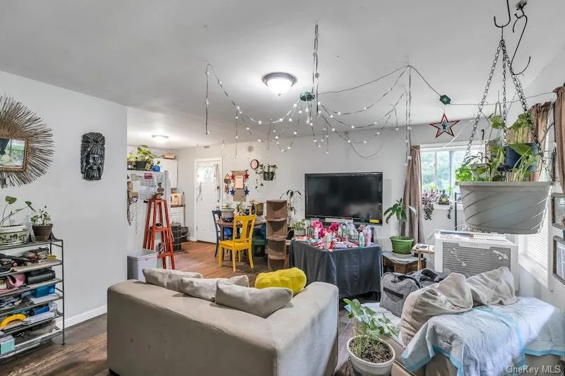 13 Carr Lane, Brookhaven, NY, 3 Bedrooms Bedrooms, 5 Rooms Rooms,1 BathroomBathrooms,Residential Lease,For Rent,Carr,0,963400 13 Carr Lane, Brookhaven, NY, 3 Bedrooms Bedrooms, 5 Rooms Rooms,1 BathroomBathrooms,Residential Lease,For Rent,Carr,0,963400