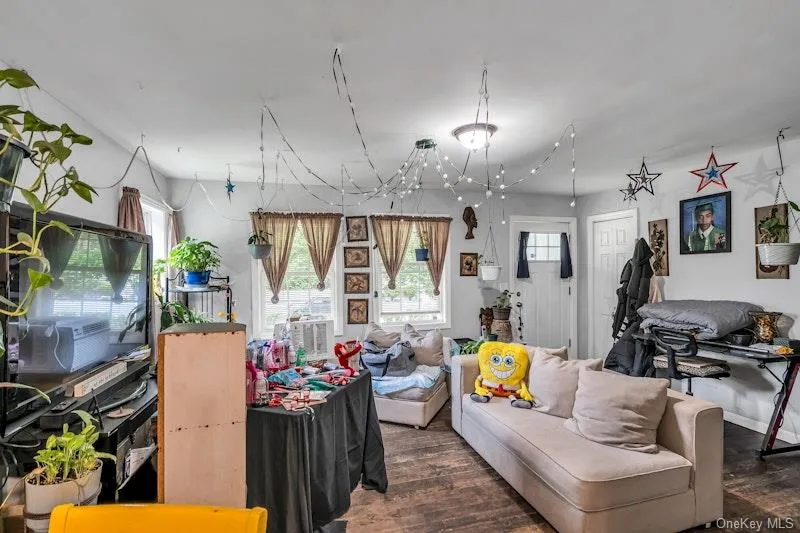 13 Carr Lane, Brookhaven, NY, 3 Bedrooms Bedrooms, 5 Rooms Rooms,1 BathroomBathrooms,Residential Lease,For Rent,Carr,0,963400 13 Carr Lane, Brookhaven, NY, 3 Bedrooms Bedrooms, 5 Rooms Rooms,1 BathroomBathrooms,Residential Lease,For Rent,Carr,0,963400