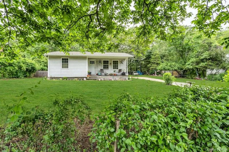 13 Carr Lane, Brookhaven, NY, 3 Bedrooms Bedrooms, 5 Rooms Rooms,1 BathroomBathrooms,Residential Lease,For Rent,Carr,0,963400 13 Carr Lane, Brookhaven, NY, 3 Bedrooms Bedrooms, 5 Rooms Rooms,1 BathroomBathrooms,Residential Lease,For Rent,Carr,0,963400