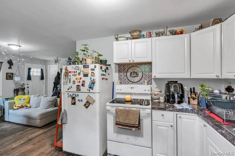 13 Carr Lane, Brookhaven, NY, 3 Bedrooms Bedrooms, 5 Rooms Rooms,1 BathroomBathrooms,Residential Lease,For Rent,Carr,0,963400 13 Carr Lane, Brookhaven, NY, 3 Bedrooms Bedrooms, 5 Rooms Rooms,1 BathroomBathrooms,Residential Lease,For Rent,Carr,0,963400