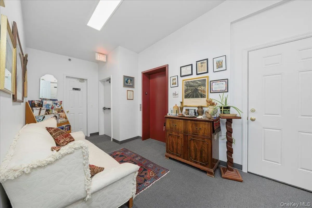 Foyer outside elevator Foyer outside elevator