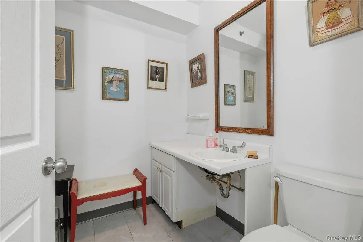 2 Restrooms 2 Restrooms