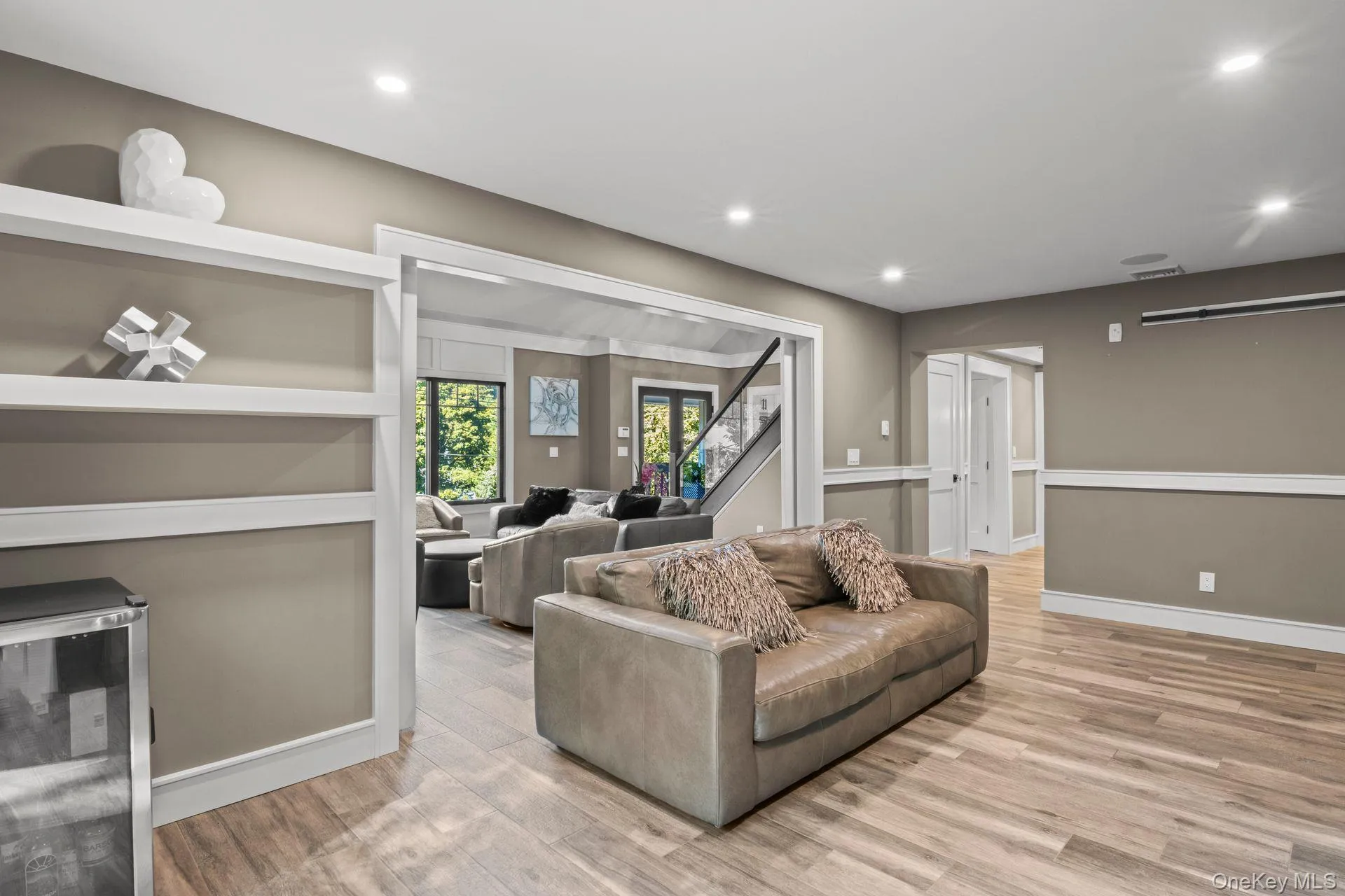 Family room/lounge offers great flow through to the laundry room, powder room and kitchen Family room/lounge offers great flow through to the laundry room, powder room and kitchen