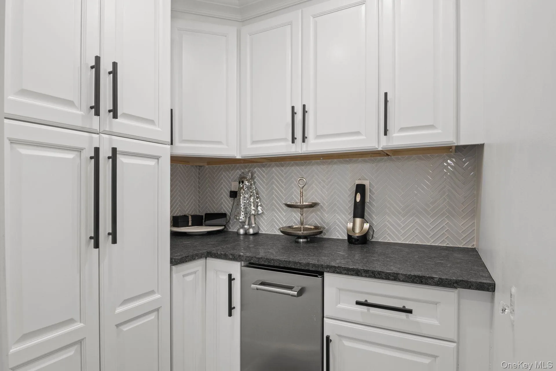 Butler's Pantry with ice maker and additional cabinetry for storage Butler's Pantry with ice maker and additional cabinetry for storage