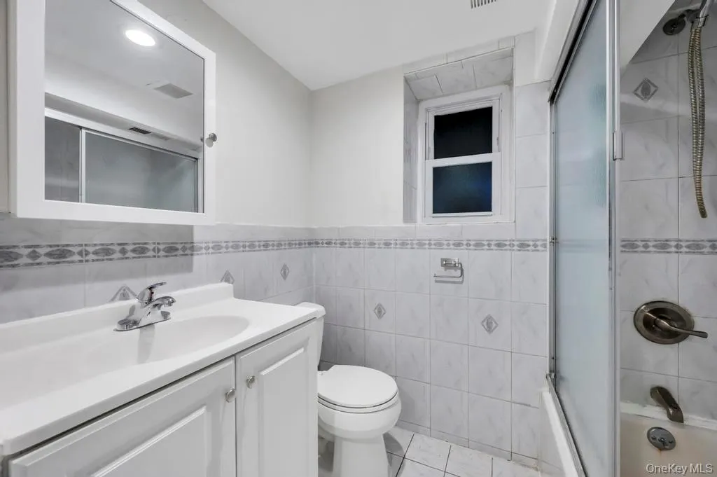 9402 23rd Avenue, New York, NY, 3 Bedrooms Bedrooms, 6 Rooms Rooms,1 BathroomBathrooms,Residential Lease,For Rent,23rd,0,963420 9402 23rd Avenue, New York, NY, 3 Bedrooms Bedrooms, 6 Rooms Rooms,1 BathroomBathrooms,Residential Lease,For Rent,23rd,0,963420