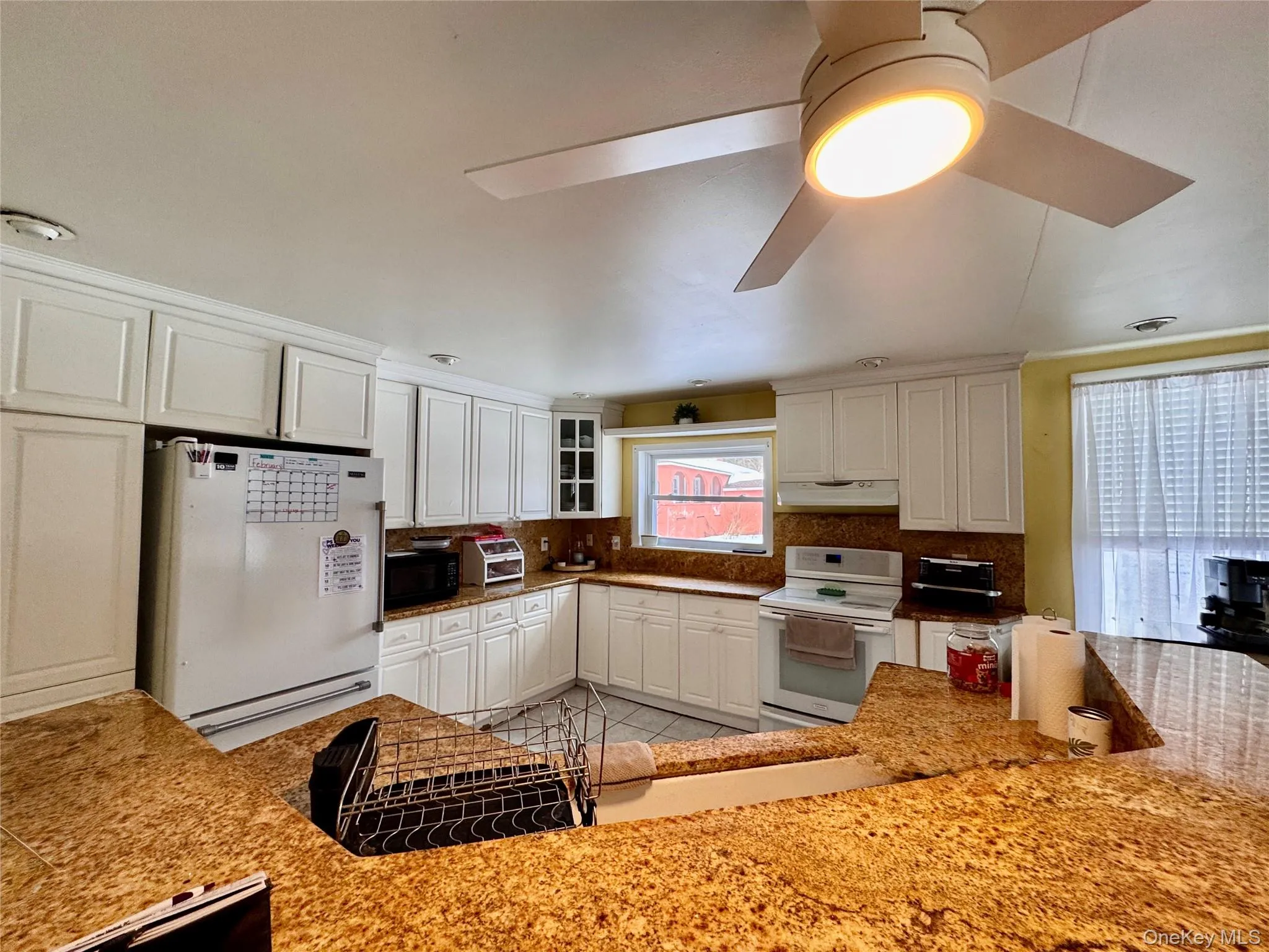 Large island plus eat-in dining area in this fantastic updated kitchen! Large island plus eat-in dining area in this fantastic updated kitchen!