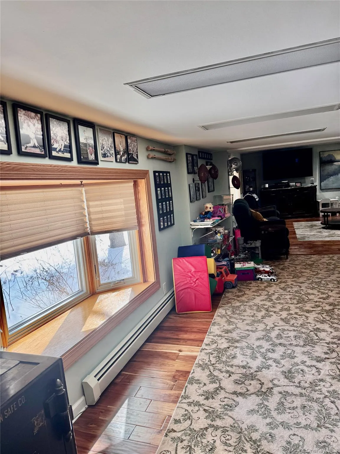 Massive game room/bar room with tons of space and huge bay windows. Massive game room/bar room with tons of space and huge bay windows.