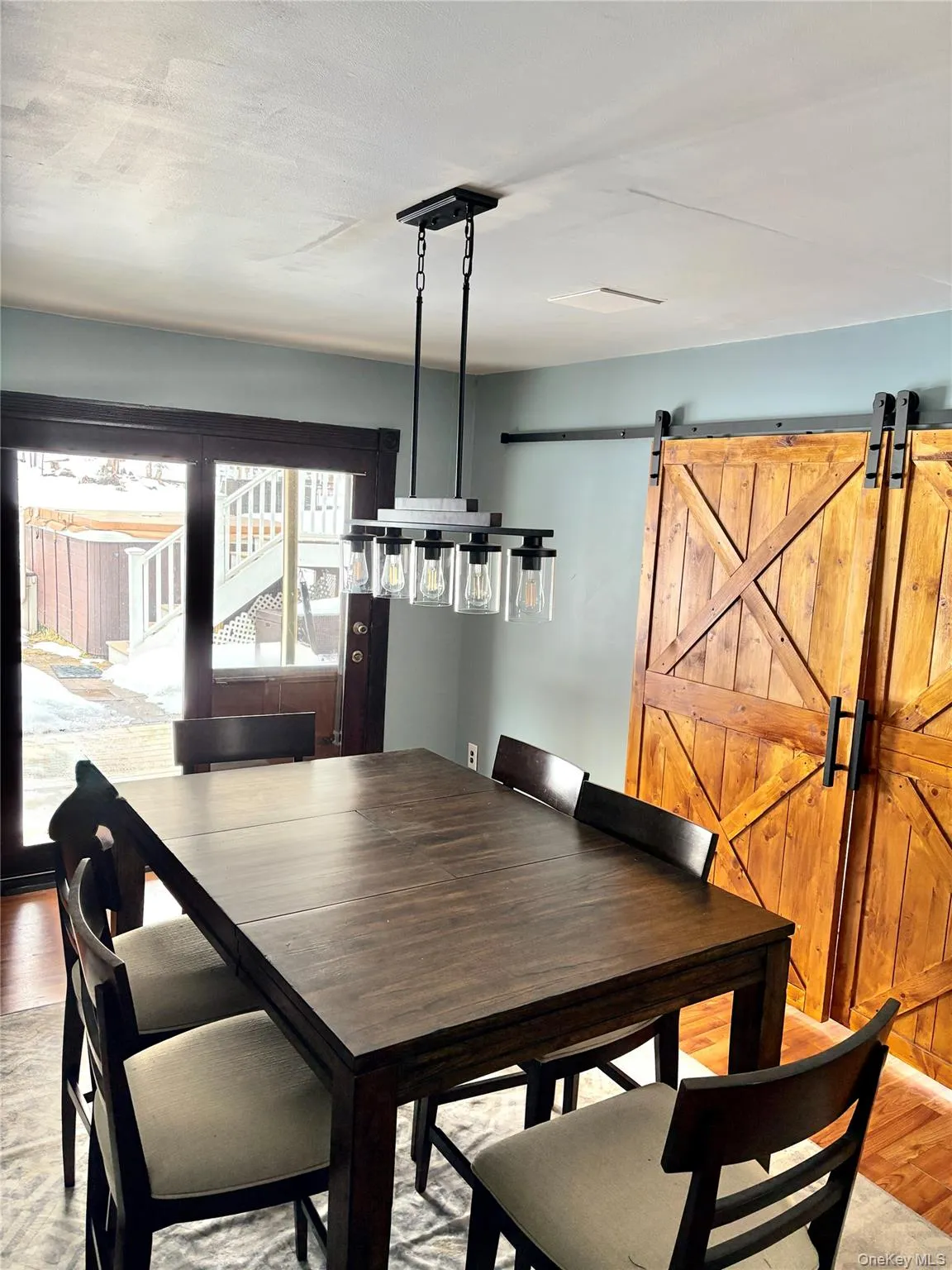 Formal dining room plus an eat-in-kitchen make this a wonderful space for entertaining! Formal dining room plus an eat-in-kitchen make this a wonderful space for entertaining!