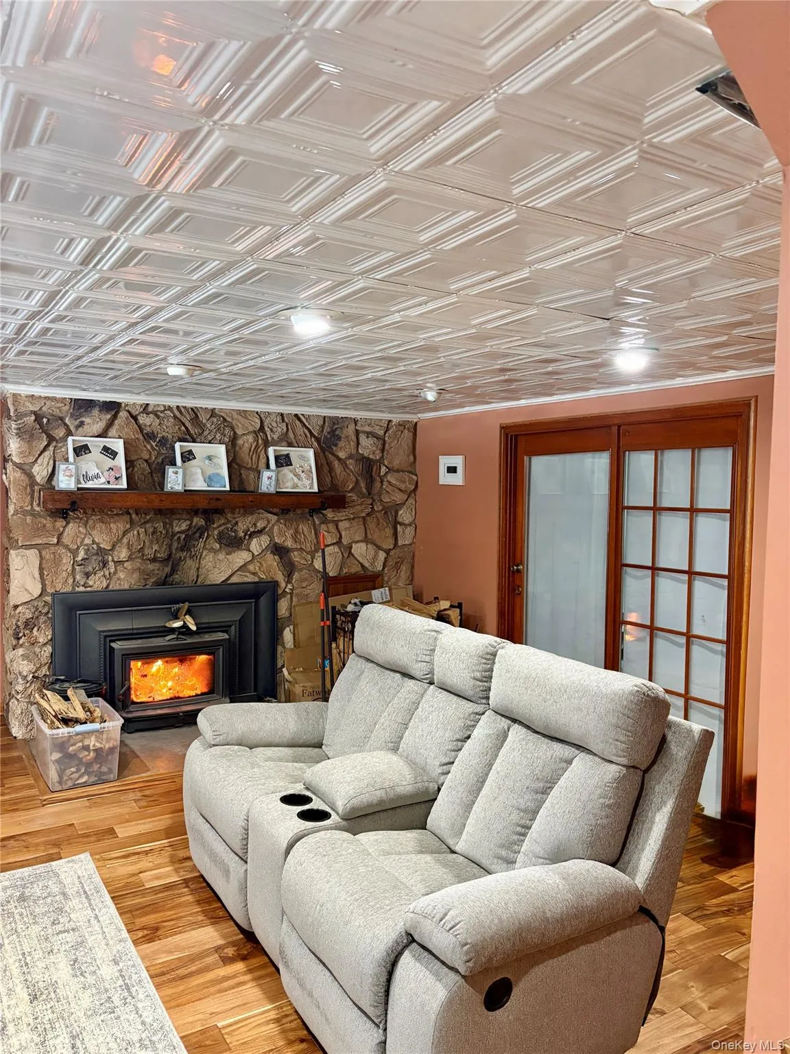 Oversized wood-burning fireplace with insert with gorgeous stone surround quickly warms the cozy den! Oversized wood-burning fireplace with insert with gorgeous stone surround quickly warms the cozy den!