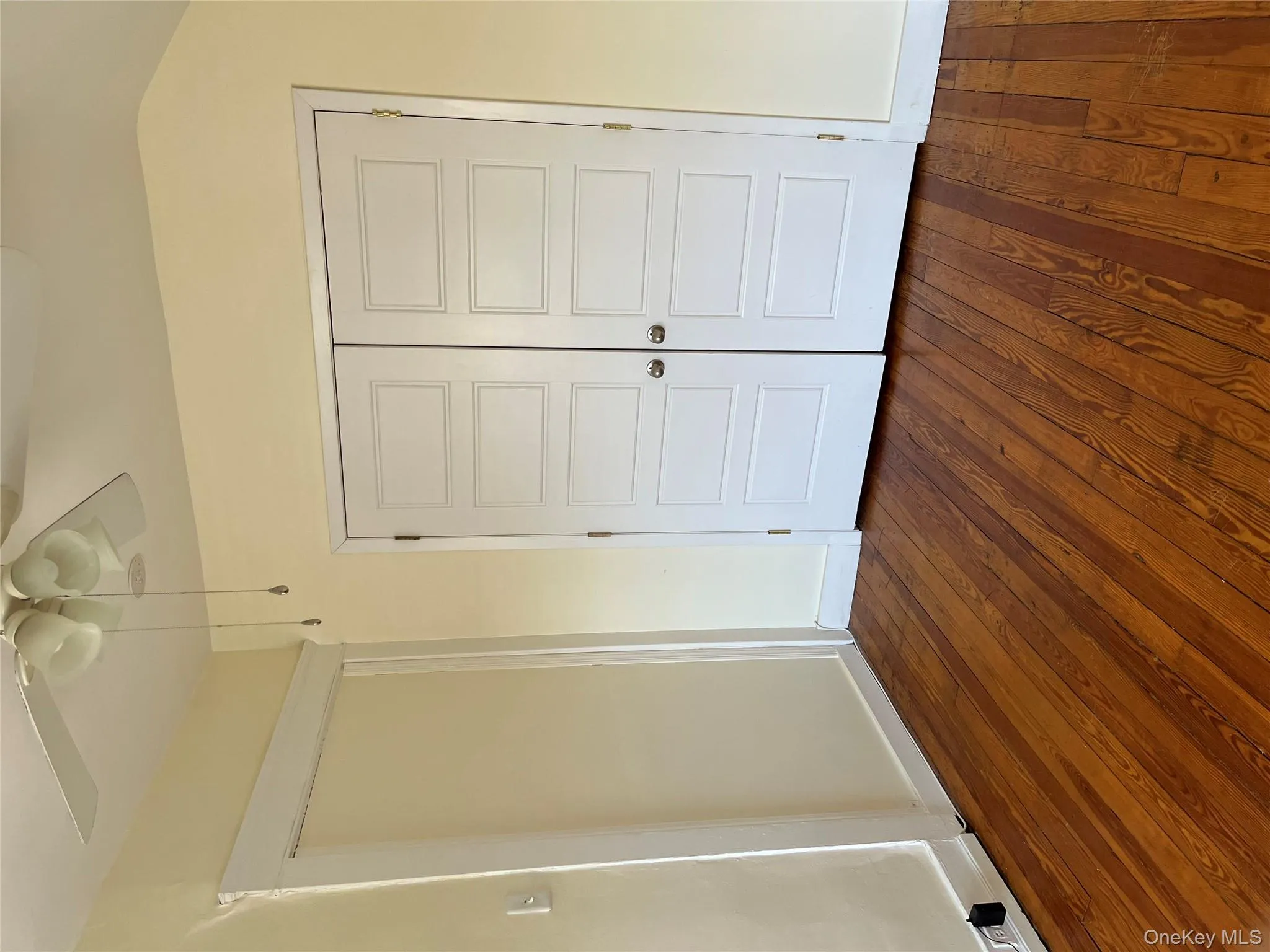 Room could be used for a dining area or guest area. Room could be used for a dining area or guest area.