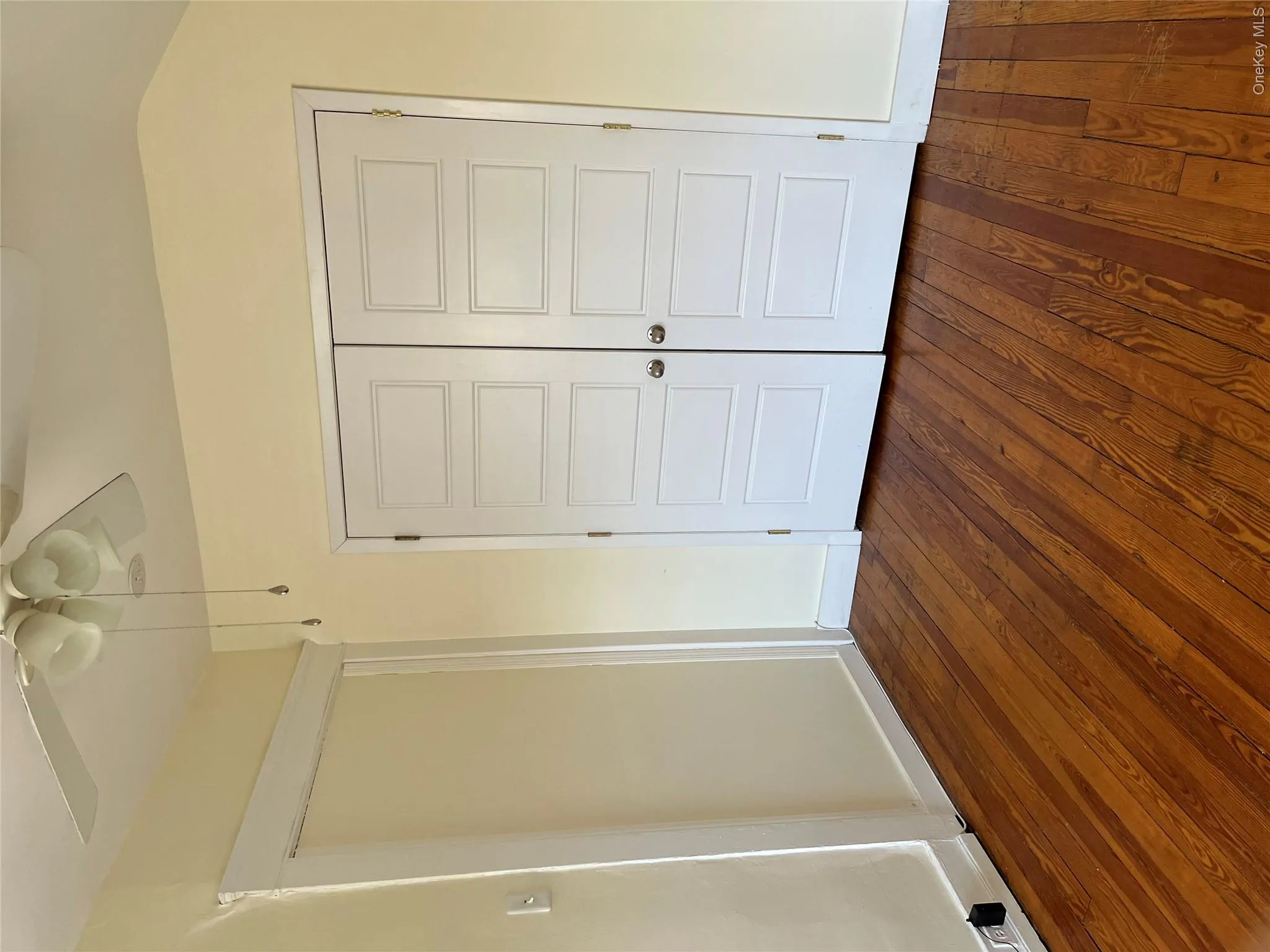 Room could be used for a dining area or guest area. Room could be used for a dining area or guest area.