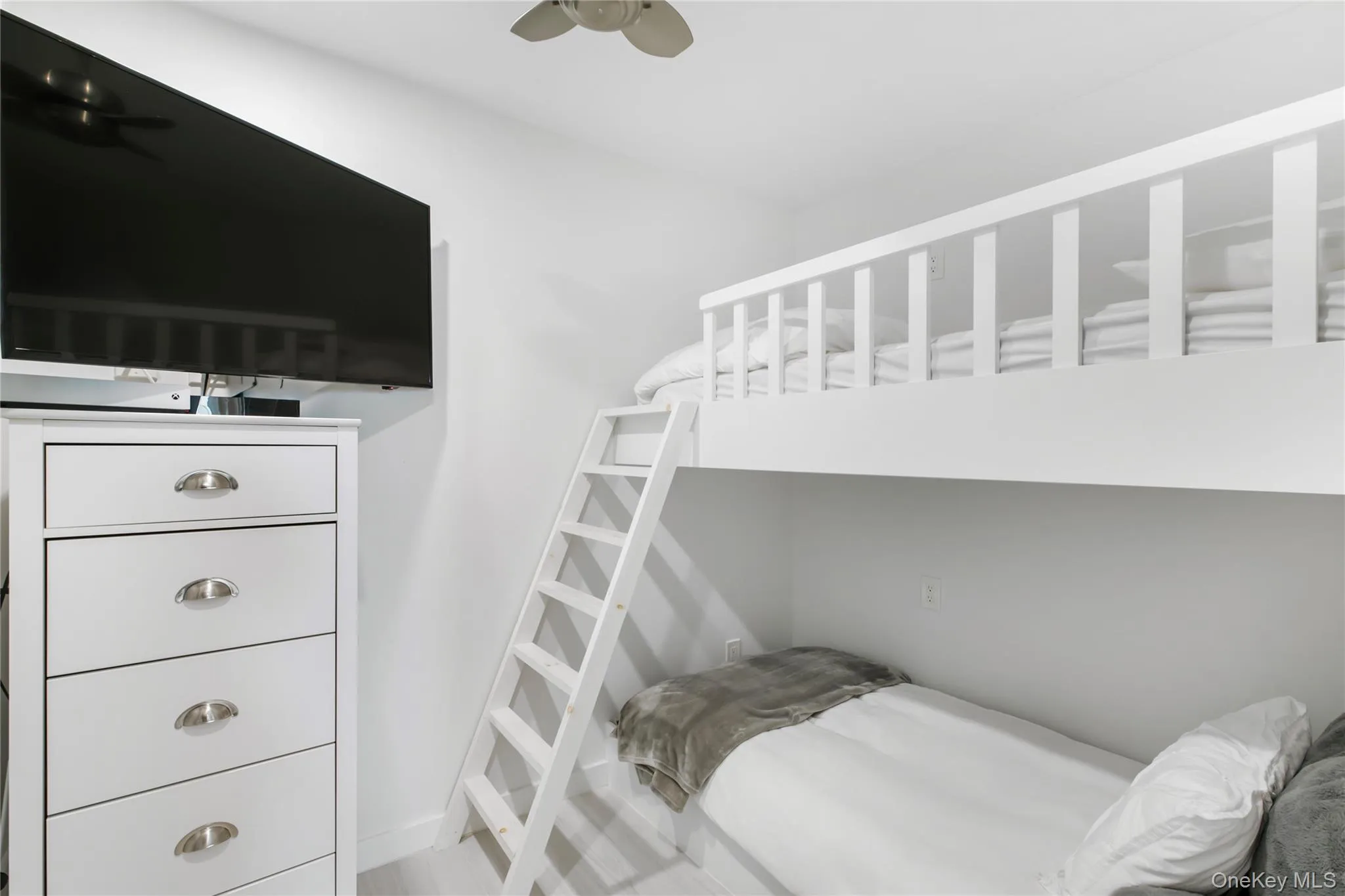 260 Dune, Southampton, NY, 3 Bedrooms Bedrooms, 4 Rooms Rooms,2 BathroomsBathrooms,Residential,For Rent,Dune,0,963477 260 Dune, Southampton, NY, 3 Bedrooms Bedrooms, 4 Rooms Rooms,2 BathroomsBathrooms,Residential,For Rent,Dune,0,963477