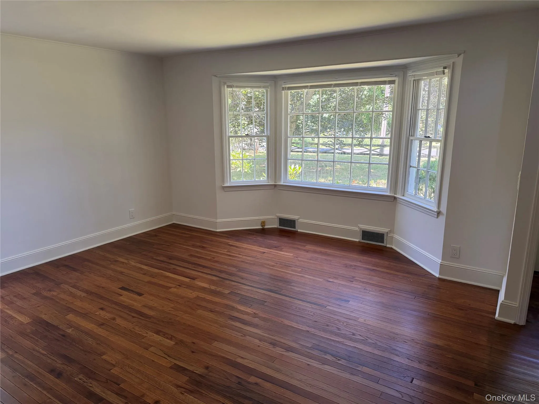 16 Vail Avenue, Southampton, NY, 5 Bedrooms Bedrooms, 9 Rooms Rooms,2 BathroomsBathrooms,Residential Lease,For Rent,Vail,0,963569 16 Vail Avenue, Southampton, NY, 5 Bedrooms Bedrooms, 9 Rooms Rooms,2 BathroomsBathrooms,Residential Lease,For Rent,Vail,0,963569