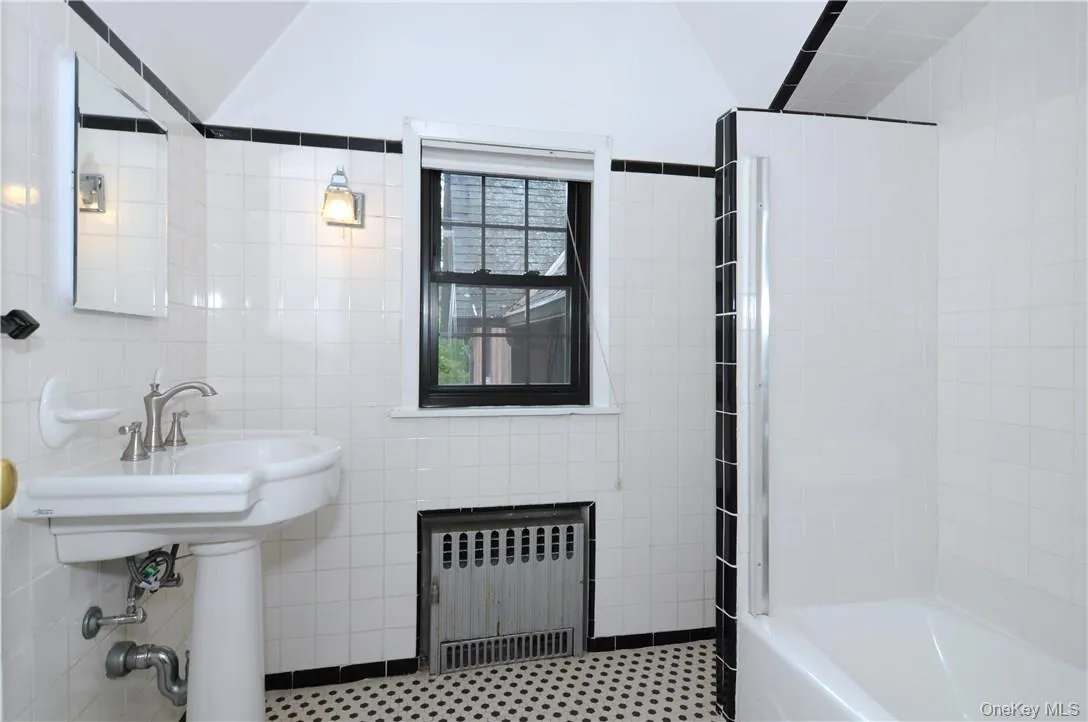 136 Harriman Road, Greenburgh, NY, 4 Bedrooms Bedrooms, 9 Rooms Rooms,2 BathroomsBathrooms,Residential Lease,For Rent,Harriman,0,963584 136 Harriman Road, Greenburgh, NY, 4 Bedrooms Bedrooms, 9 Rooms Rooms,2 BathroomsBathrooms,Residential Lease,For Rent,Harriman,0,963584