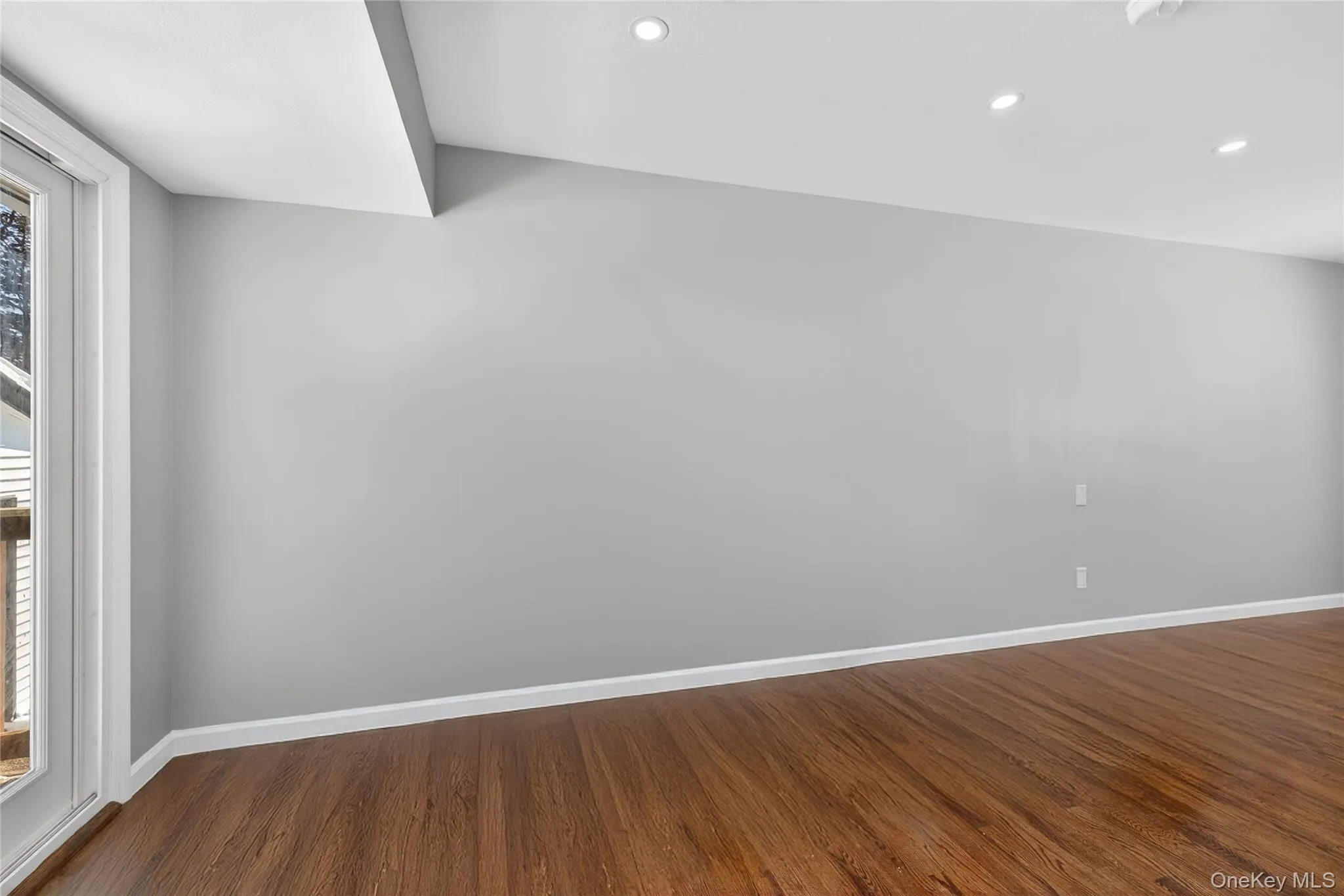 3103 Falcon Avenue, Brookhaven, NY, 5 Bedrooms Bedrooms, 8 Rooms Rooms,2 BathroomsBathrooms,Residential Lease,For Rent,Falcon,0,963587 3103 Falcon Avenue, Brookhaven, NY, 5 Bedrooms Bedrooms, 8 Rooms Rooms,2 BathroomsBathrooms,Residential Lease,For Rent,Falcon,0,963587