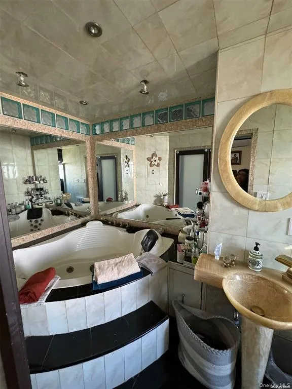 830 Pepperidge Road, North Hempstead, NY, 4 Bedrooms Bedrooms, 11 Rooms Rooms,3 BathroomsBathrooms,Residential Lease,For Rent,Pepperidge,0,963636 830 Pepperidge Road, North Hempstead, NY, 4 Bedrooms Bedrooms, 11 Rooms Rooms,3 BathroomsBathrooms,Residential Lease,For Rent,Pepperidge,0,963636