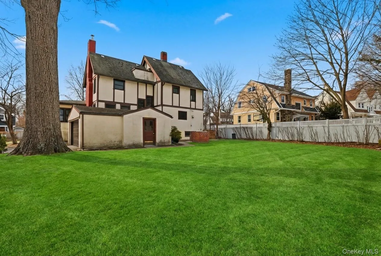 25 Midland Avenue, White Plains, NY, 5 Bedrooms Bedrooms, 11 Rooms Rooms,2 BathroomsBathrooms,Residential Lease,For Rent,Midland,0,963663 25 Midland Avenue, White Plains, NY, 5 Bedrooms Bedrooms, 11 Rooms Rooms,2 BathroomsBathrooms,Residential Lease,For Rent,Midland,0,963663