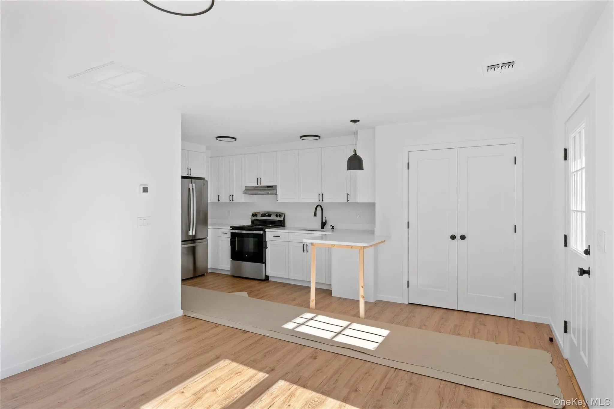 20 Mortimer Street, Southampton, NY, 1 Bedroom Bedrooms, 3 Rooms Rooms,1 BathroomBathrooms,Residential Lease,For Rent,Mortimer,0,963677 20 Mortimer Street, Southampton, NY, 1 Bedroom Bedrooms, 3 Rooms Rooms,1 BathroomBathrooms,Residential Lease,For Rent,Mortimer,0,963677