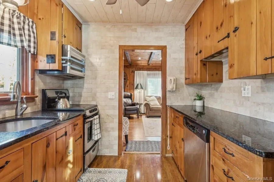 1850 Sterling Road, Southold, NY, 3 Bedrooms Bedrooms, 7 Rooms Rooms,1 BathroomBathrooms,Residential Lease,For Rent,Sterling,0,963696 1850 Sterling Road, Southold, NY, 3 Bedrooms Bedrooms, 7 Rooms Rooms,1 BathroomBathrooms,Residential Lease,For Rent,Sterling,0,963696