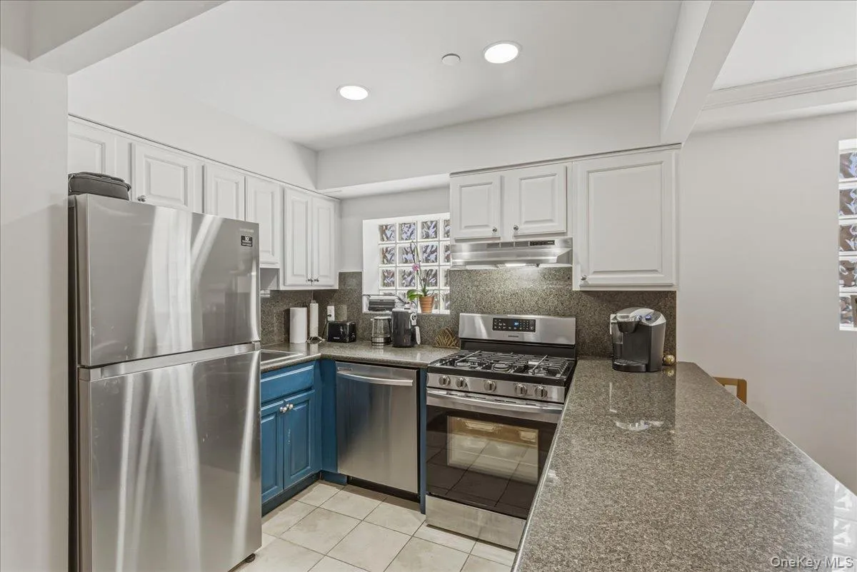83-71 116th Street, New York, NY, 1 Bedroom Bedrooms, 4 Rooms Rooms,1 BathroomBathrooms,Residential,For Rent,116th,0,963745 83-71 116th Street, New York, NY, 1 Bedroom Bedrooms, 4 Rooms Rooms,1 BathroomBathrooms,Residential,For Rent,116th,0,963745