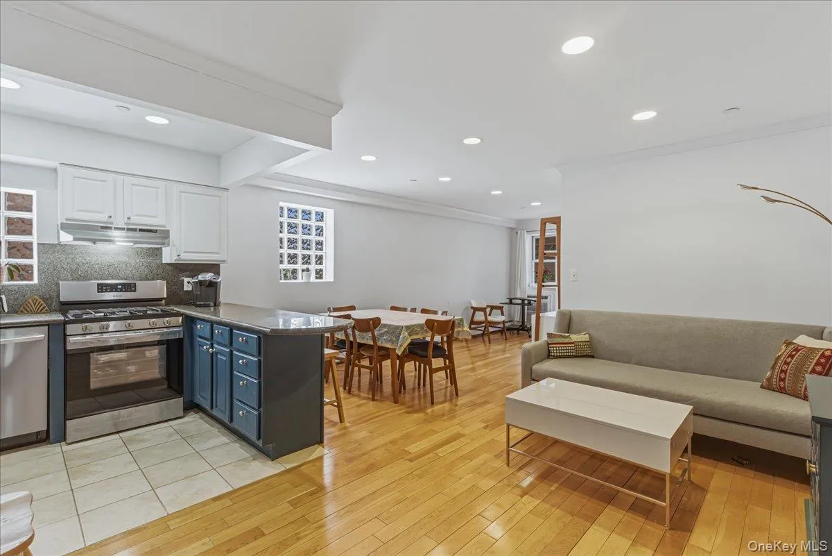 83-71 116th Street, New York, NY, 1 Bedroom Bedrooms, 4 Rooms Rooms,1 BathroomBathrooms,Residential,For Rent,116th,0,963745 83-71 116th Street, New York, NY, 1 Bedroom Bedrooms, 4 Rooms Rooms,1 BathroomBathrooms,Residential,For Rent,116th,0,963745