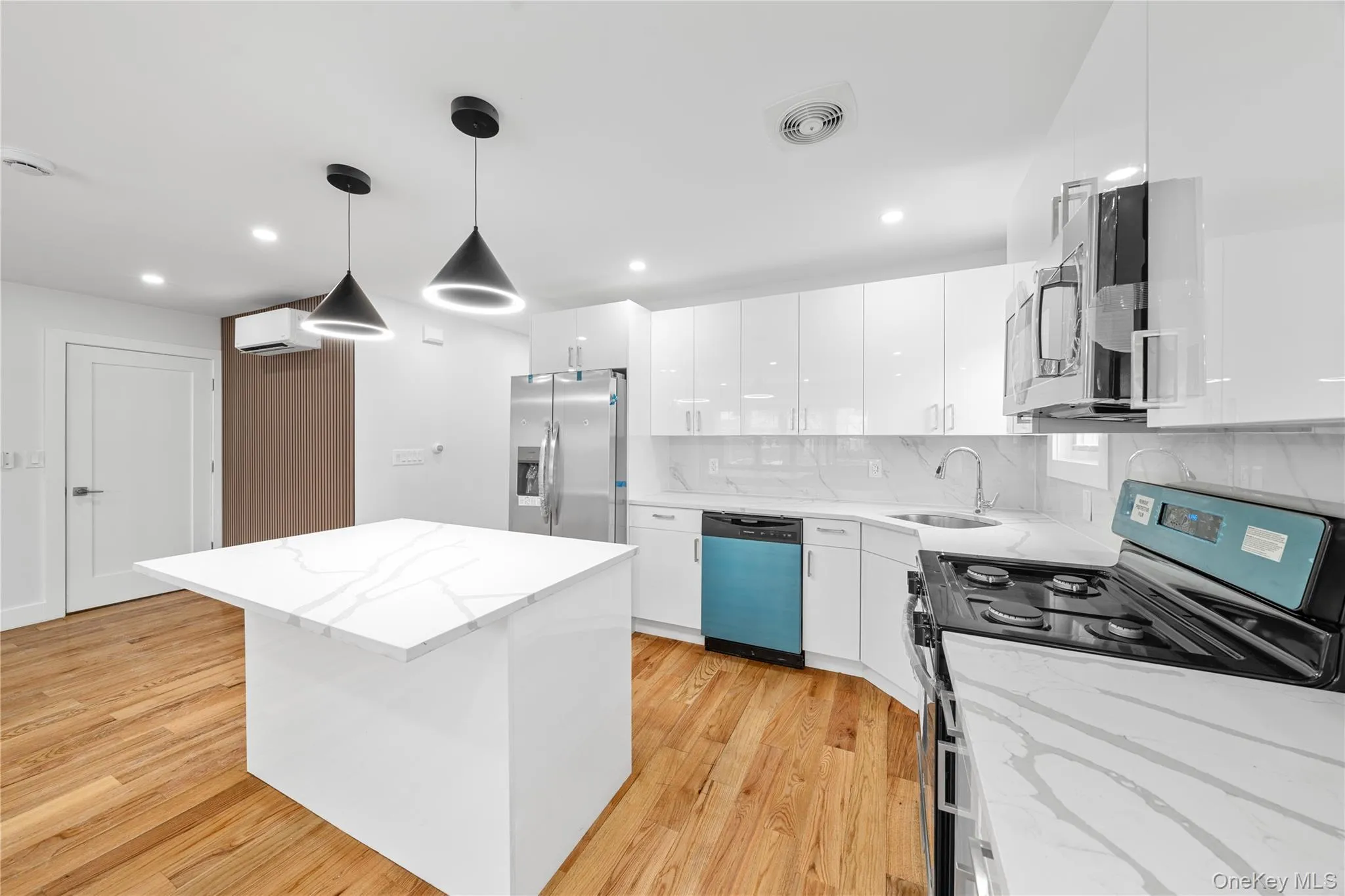 24533 147th Road, New York, NY, 4 Bedrooms Bedrooms, 5 Rooms Rooms,2 BathroomsBathrooms,Residential Lease,For Rent,147th,0,963748 24533 147th Road, New York, NY, 4 Bedrooms Bedrooms, 5 Rooms Rooms,2 BathroomsBathrooms,Residential Lease,For Rent,147th,0,963748