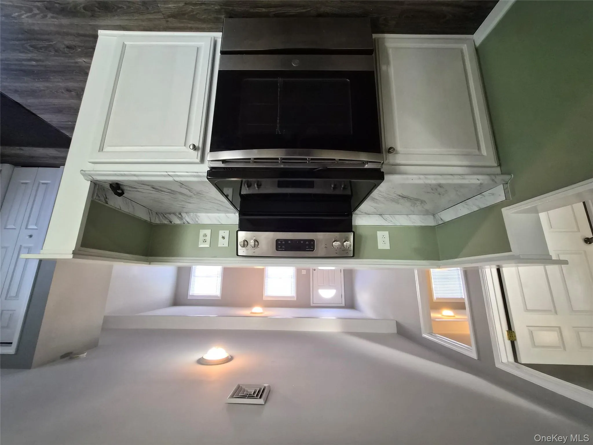 Electric Range. Looking toward the Living Room Electric Range. Looking toward the Living Room