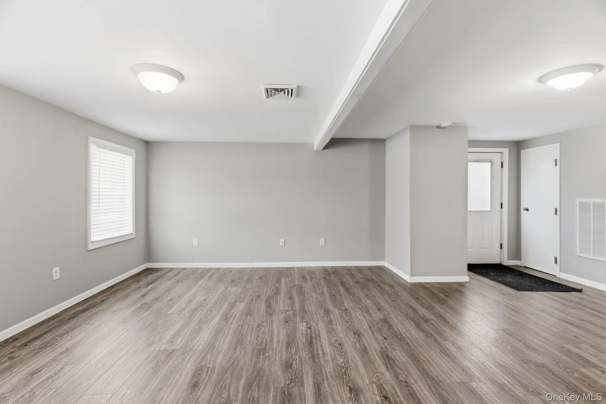 Spacious Living Room. Side entrance Foyer. Spacious Living Room. Side entrance Foyer.