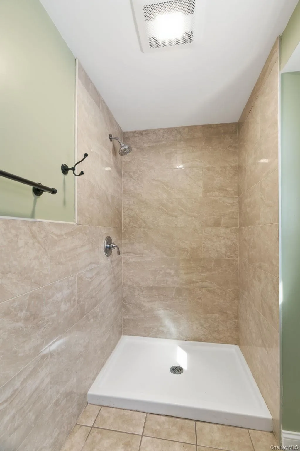 Custom tiled shower floor to ceiling Custom tiled shower floor to ceiling