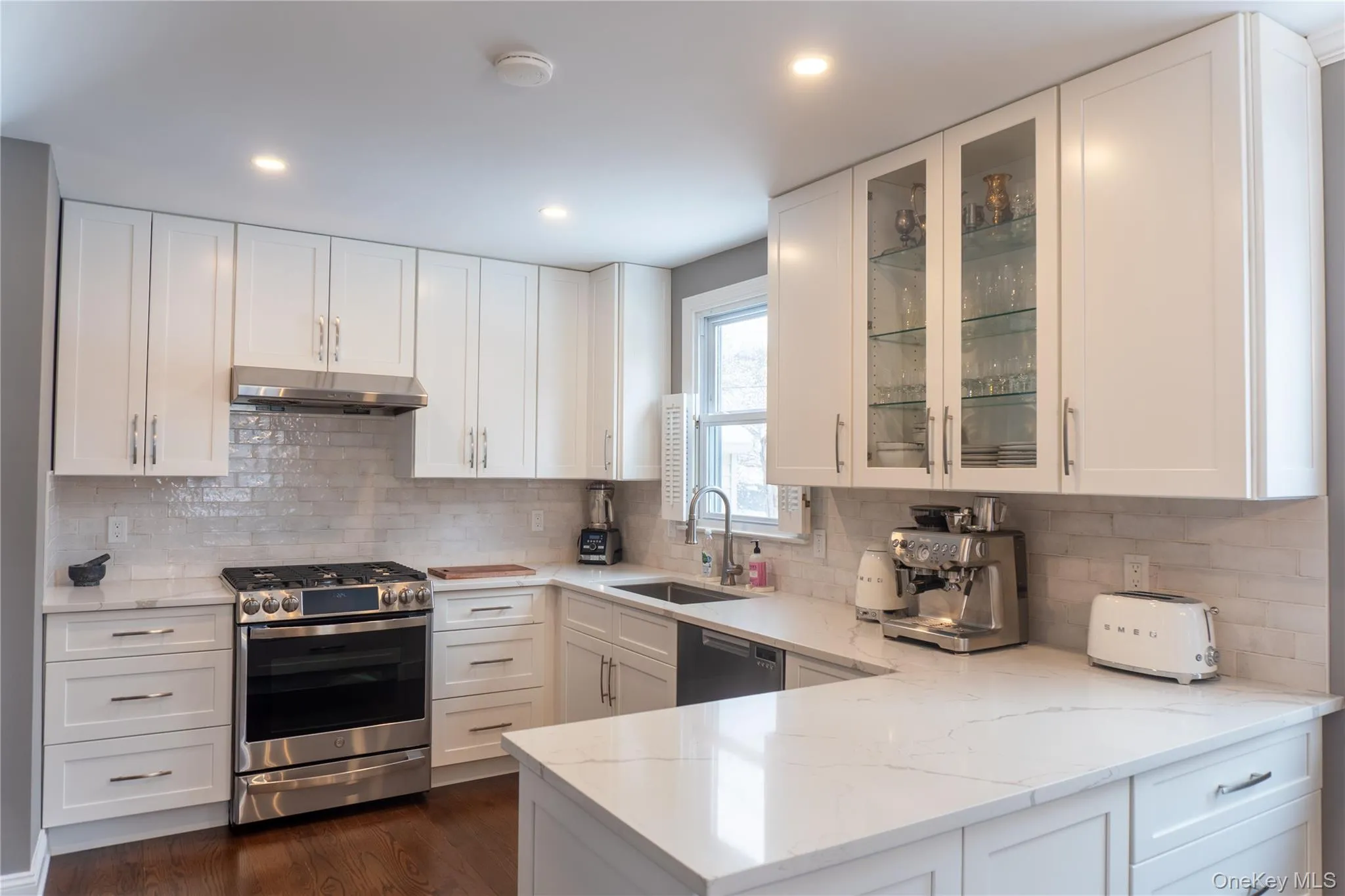 93 Beverly Road, White Plains, NY, 2 Bedrooms Bedrooms, 5 Rooms Rooms,1 BathroomBathrooms,Residential Lease,For Rent,Beverly,0,963807 93 Beverly Road, White Plains, NY, 2 Bedrooms Bedrooms, 5 Rooms Rooms,1 BathroomBathrooms,Residential Lease,For Rent,Beverly,0,963807