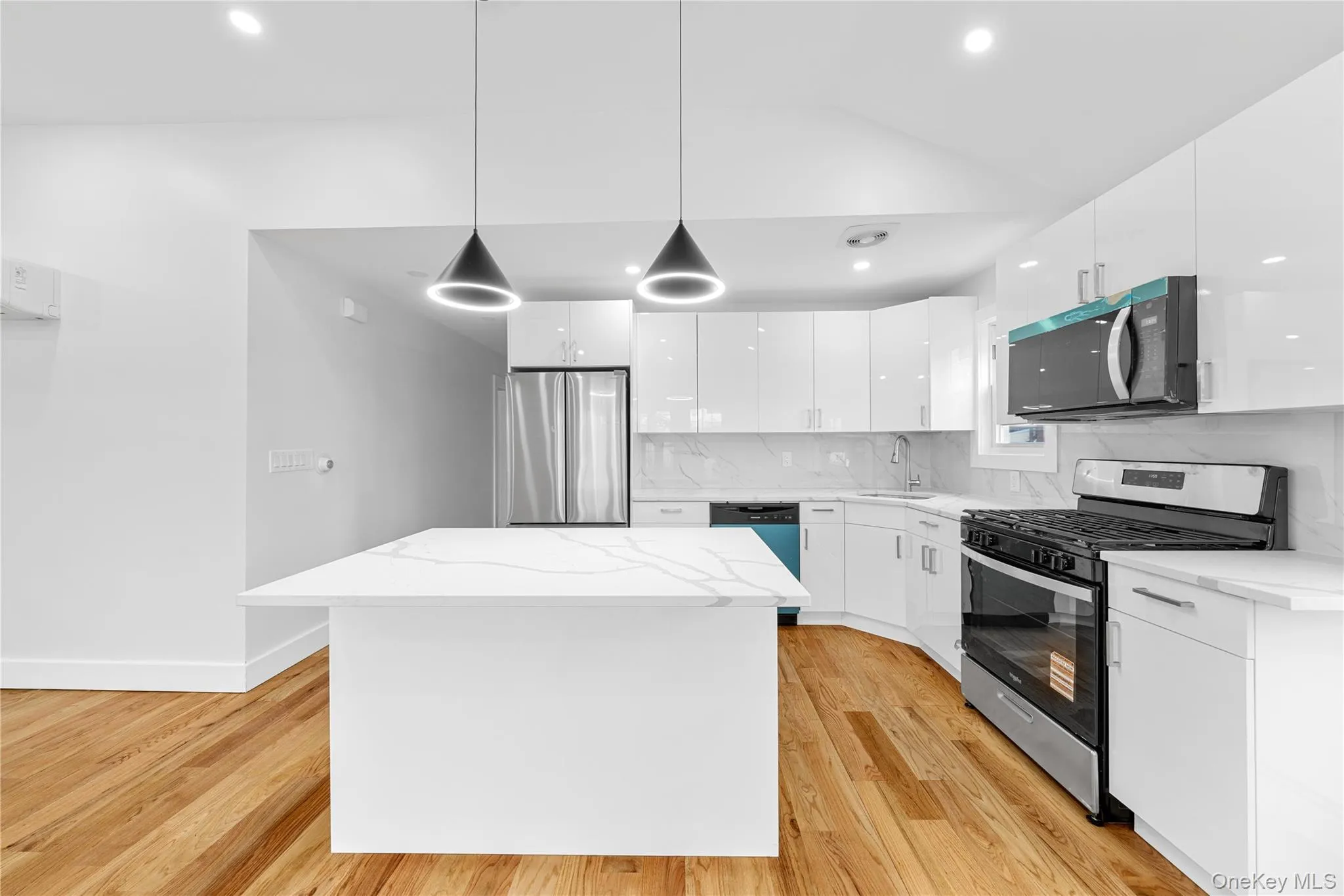 24533 147th Road, New York, NY, 4 Bedrooms Bedrooms, 6 Rooms Rooms,2 BathroomsBathrooms,Residential Lease,For Rent,147th,0,963853 24533 147th Road, New York, NY, 4 Bedrooms Bedrooms, 6 Rooms Rooms,2 BathroomsBathrooms,Residential Lease,For Rent,147th,0,963853