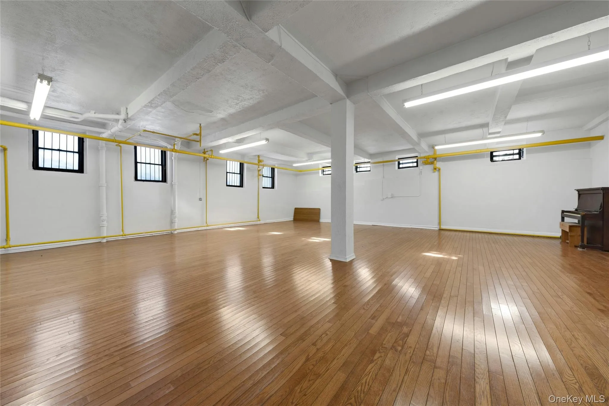 8451 Beverly Road, New York, NY, 9 Bedrooms Bedrooms, 18 Rooms Rooms,8 BathroomsBathrooms,Residential,For Rent,Beverly,0,963865 8451 Beverly Road, New York, NY, 9 Bedrooms Bedrooms, 18 Rooms Rooms,8 BathroomsBathrooms,Residential,For Rent,Beverly,0,963865