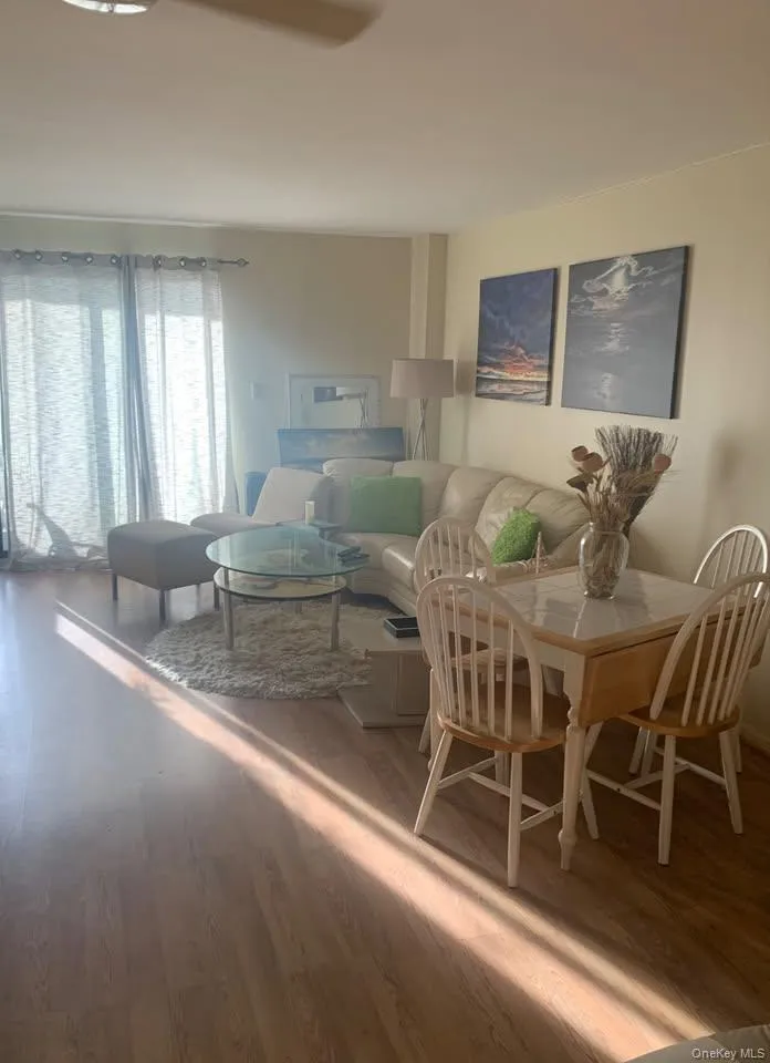 360 Shore Road, Long Beach, NY, 1 Bedroom Bedrooms, 3 Rooms Rooms,1 BathroomBathrooms,Residential Lease,For Rent,Shore,0,963897 360 Shore Road, Long Beach, NY, 1 Bedroom Bedrooms, 3 Rooms Rooms,1 BathroomBathrooms,Residential Lease,For Rent,Shore,0,963897