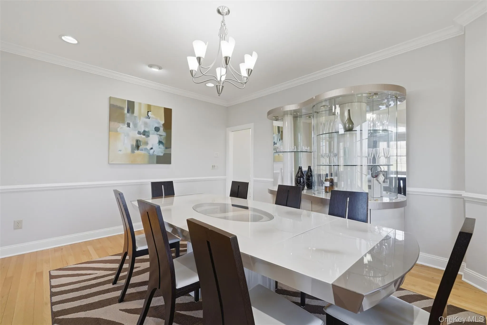Formal or casual dining ~ the choice is yours Formal or casual dining ~ the choice is yours