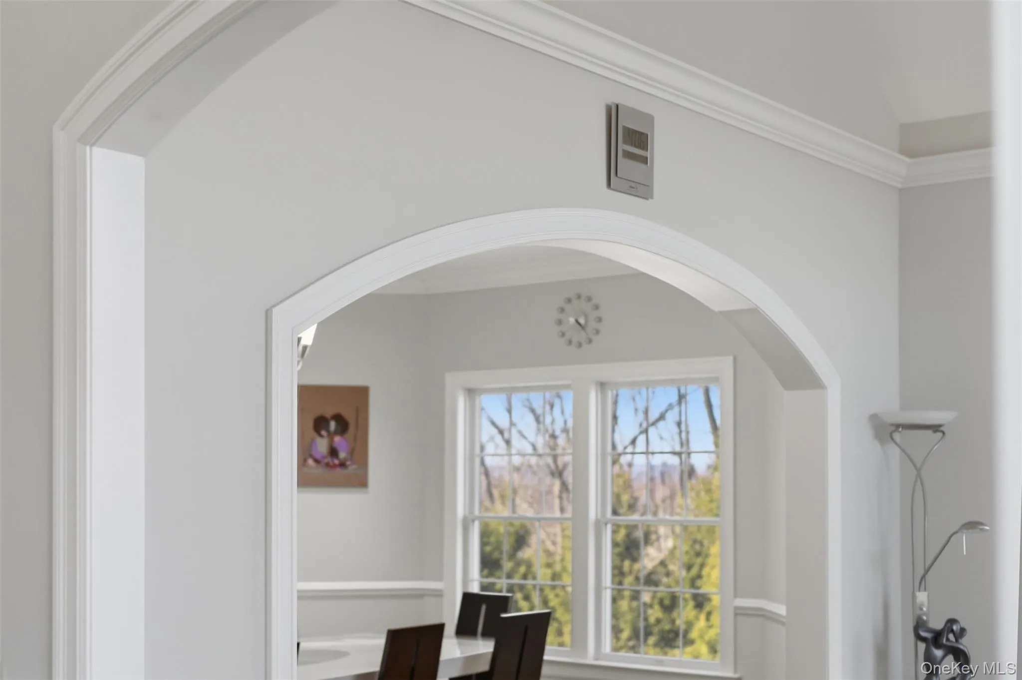 Crown moldings and arched doorways for an elegant vibe Crown moldings and arched doorways for an elegant vibe