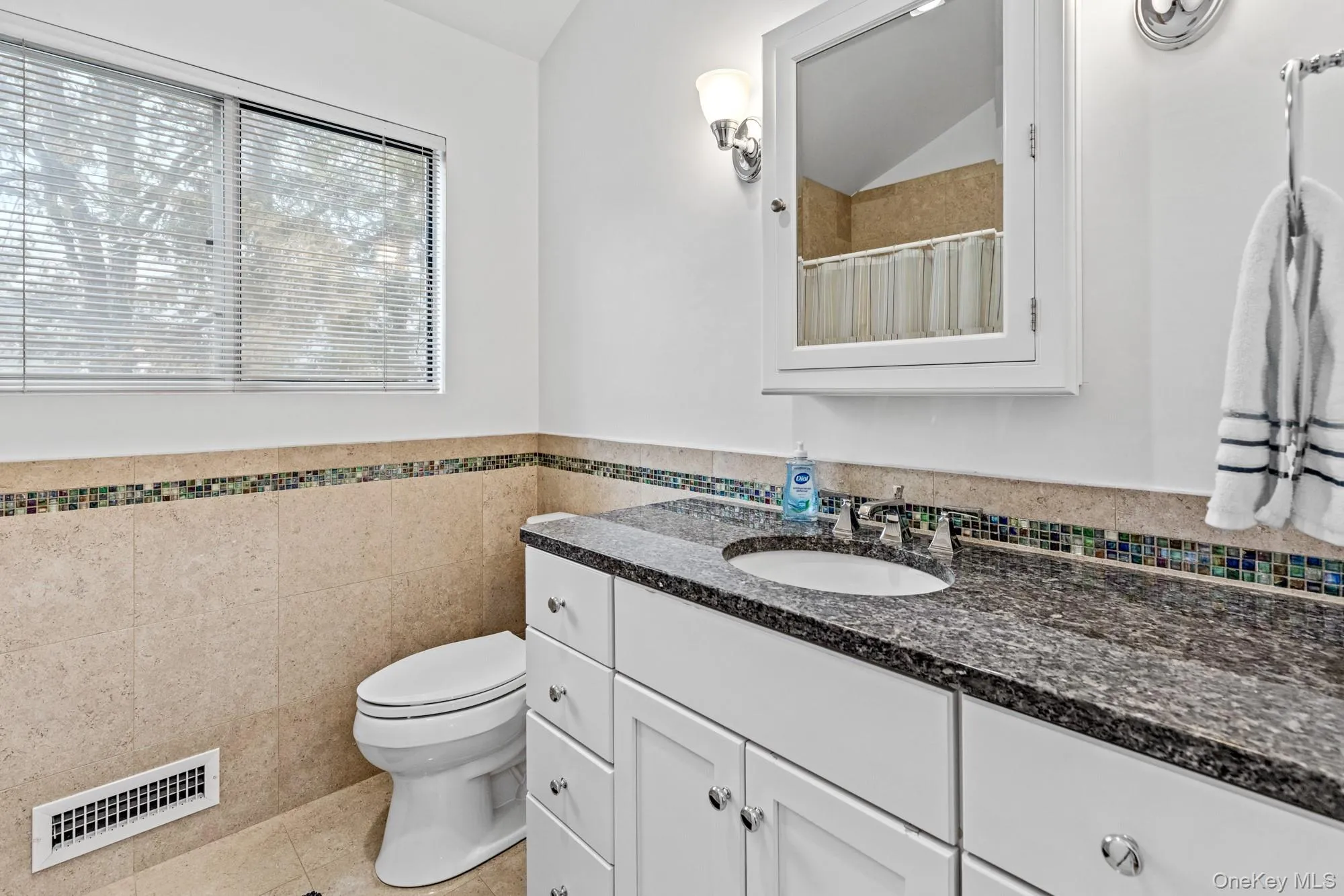 34 Park Circle, Southampton, NY, 5 Bedrooms Bedrooms, 8 Rooms Rooms,3 BathroomsBathrooms,Residential Lease,For Rent,Park,0,963909 34 Park Circle, Southampton, NY, 5 Bedrooms Bedrooms, 8 Rooms Rooms,3 BathroomsBathrooms,Residential Lease,For Rent,Park,0,963909