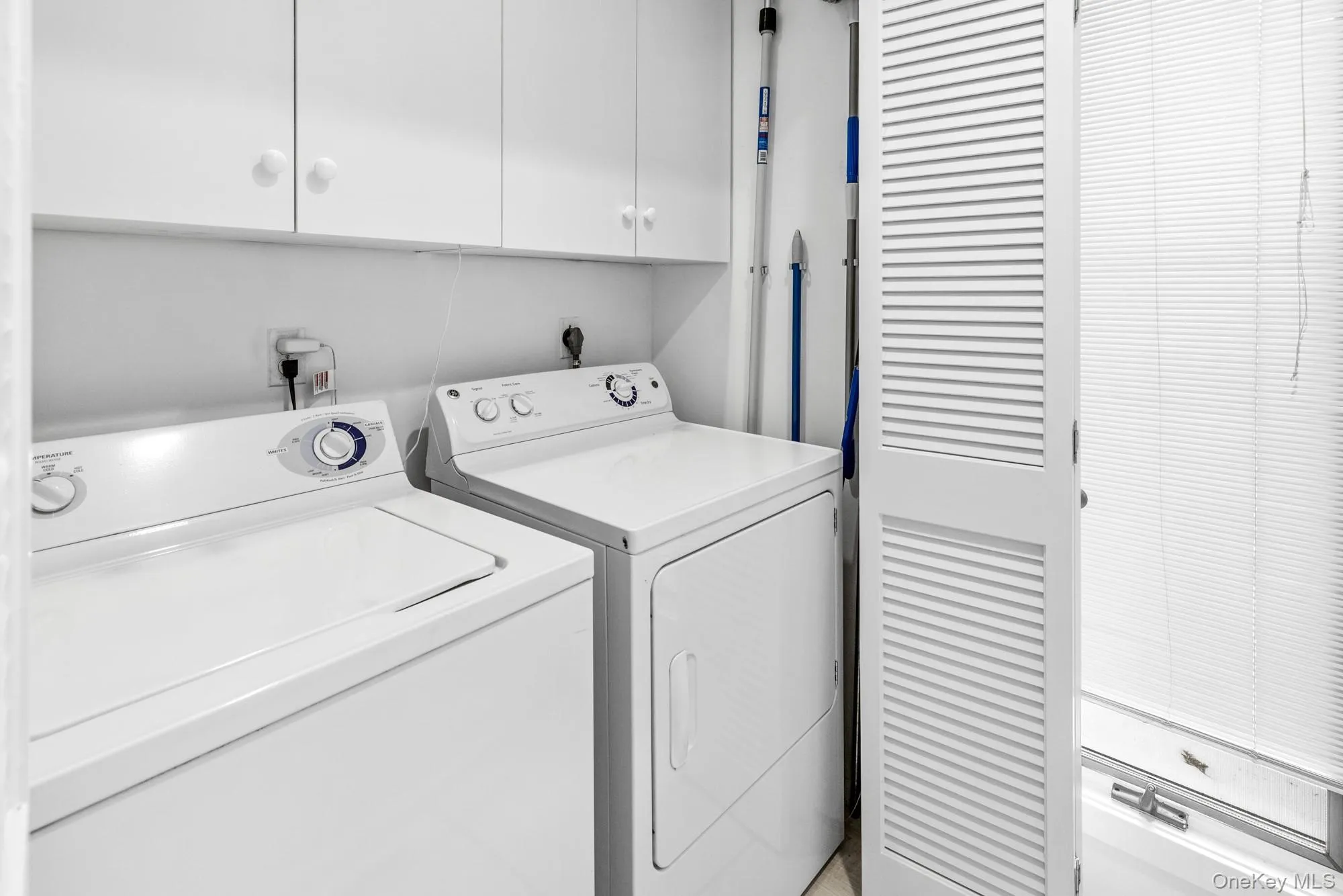 34 Park Circle, Southampton, NY, 5 Bedrooms Bedrooms, 8 Rooms Rooms,3 BathroomsBathrooms,Residential Lease,For Rent,Park,0,963909 34 Park Circle, Southampton, NY, 5 Bedrooms Bedrooms, 8 Rooms Rooms,3 BathroomsBathrooms,Residential Lease,For Rent,Park,0,963909